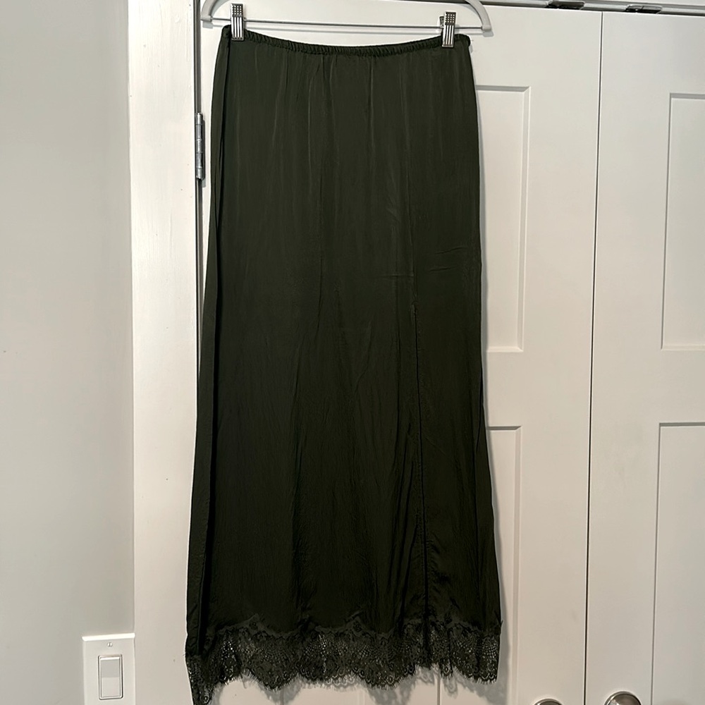 Aerie hunter green maxi skirt w/ slit